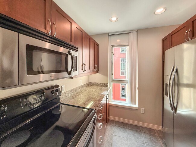 Foto del edificio - East Village Condo with City Views & Reser...