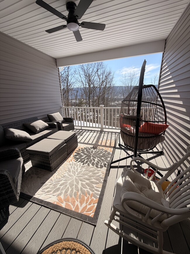 Building Photo - 33 Wisteria Ln