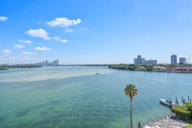 Foto del edificio - 10350 W Bay Harbor Dr