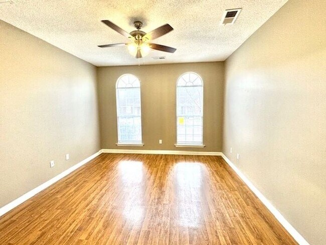 Foto del edificio - Now Leasing a 4-bedroom 2.5 bath home in Cordova off of Macon and Houston Levee