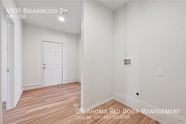 Foto del edificio - 4908 S Briarwood Dr