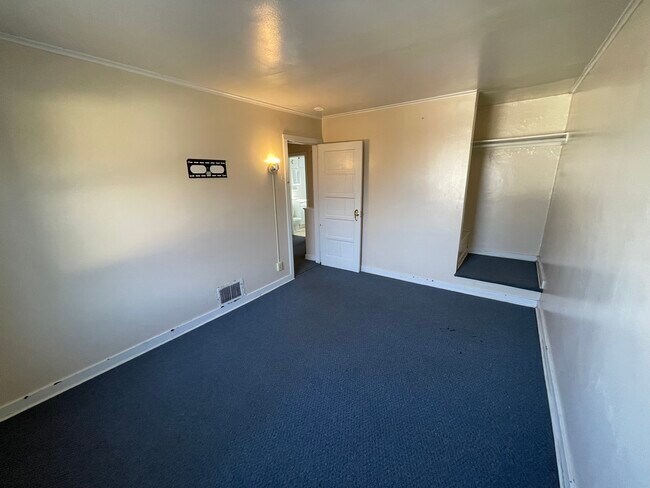 Foto del edificio - 337 Hemlock Dr
