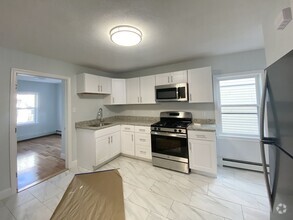 Building Photo - 7 Sumner Pl