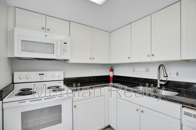 Building Photo - 10 Sheoah Blvd