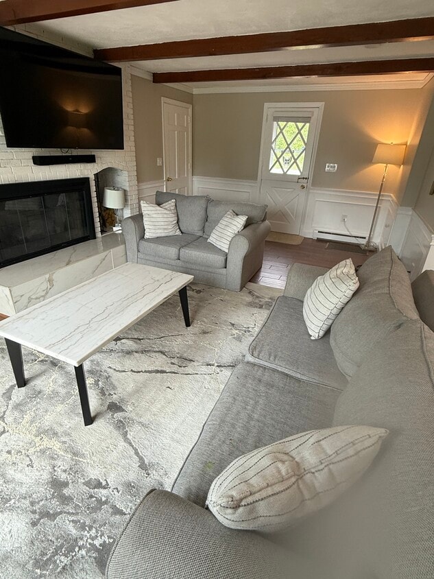 Family room - 20 Highwood Way