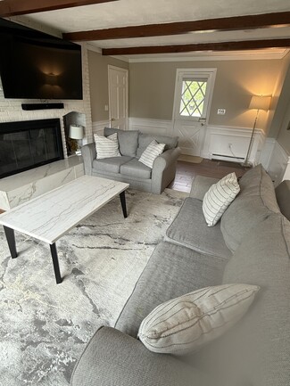 Building Photo - 20 Highwood Way