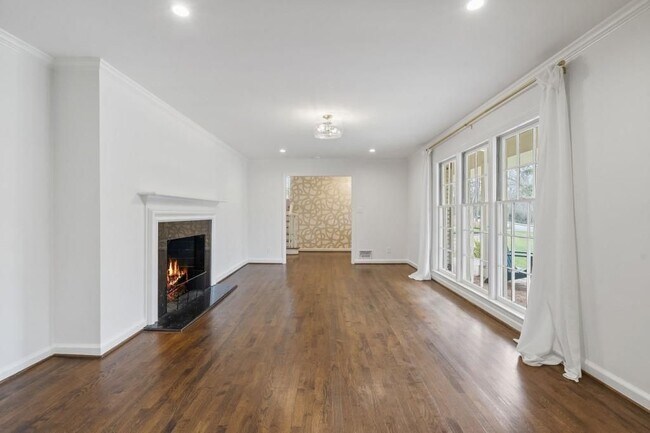 Building Photo - 439 Broadland Rd NW