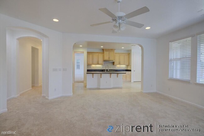 Building Photo - 702 S Escuela Dr