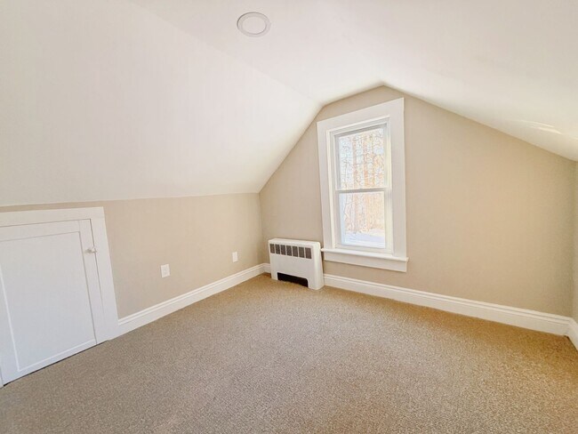 Foto del edificio - Modern Renovated 2-Bedroom Single-Family Home with Large Yard and Laundry Hook-Ups