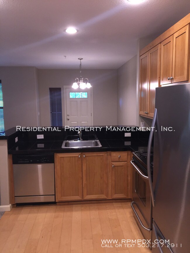 Building Photo - 1140 SW 170th Ave