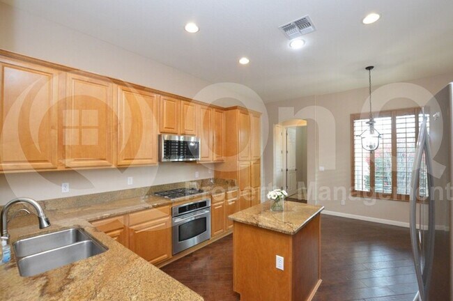 Foto del edificio - 6838 S Pinehurst Dr