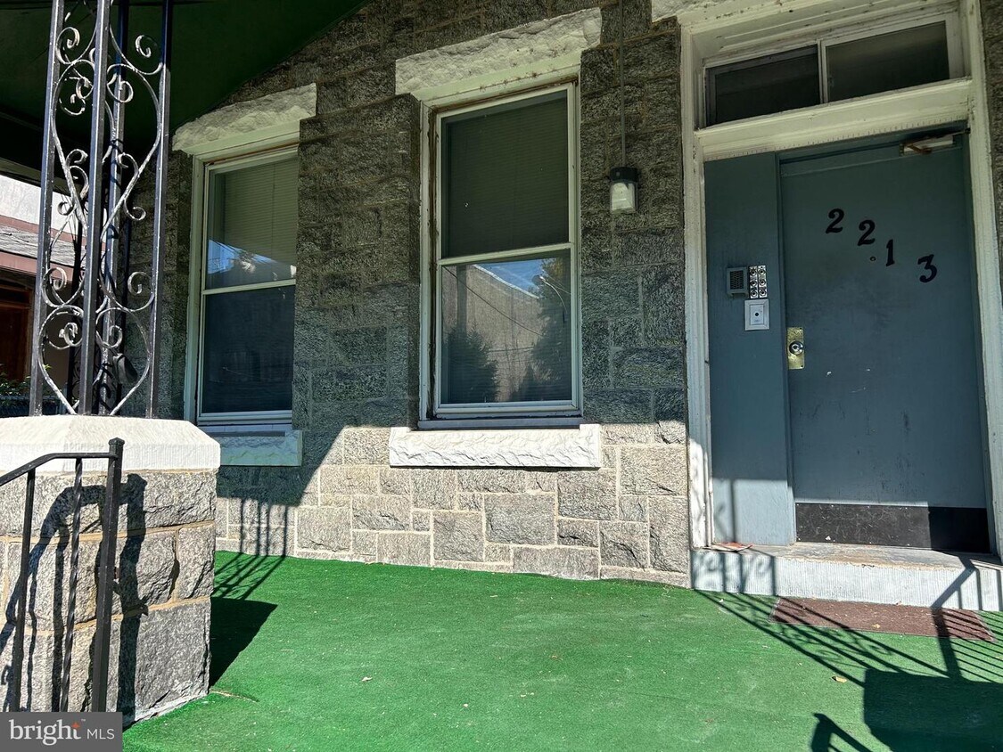 Foto principal - 2213 W Tioga St