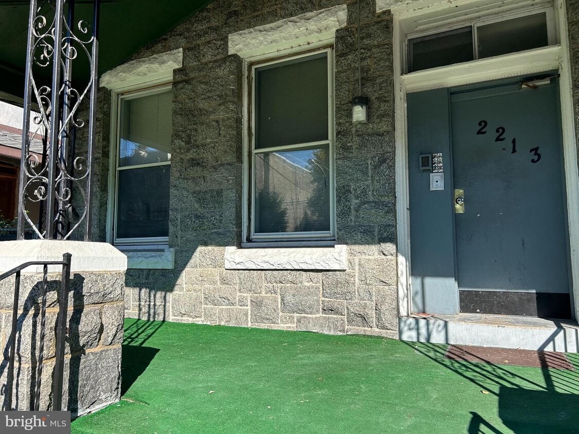 Primary Photo - 2213 W Tioga St