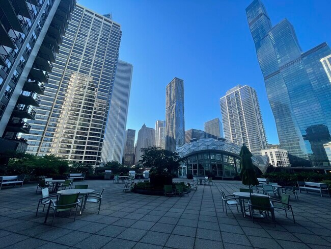 Foto del edificio - 400 E Randolph St