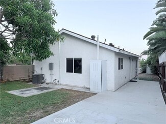 Building Photo - 512 W 21st St