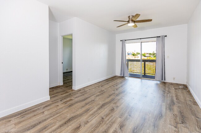 Foto del edificio - 94-615-615 Kahakea St