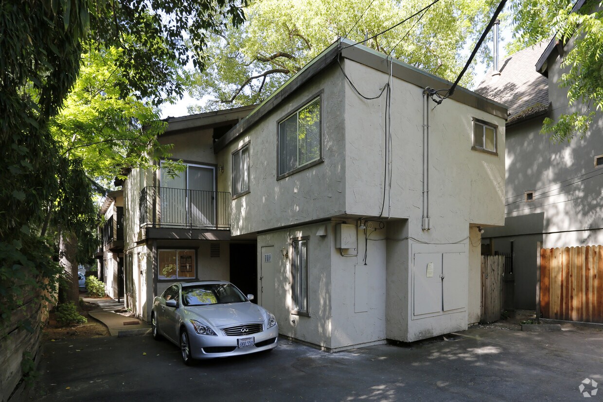 Building Photo - 2421 E St