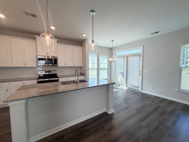 Building Photo - Three Bedroom Home in Millstone Landing!