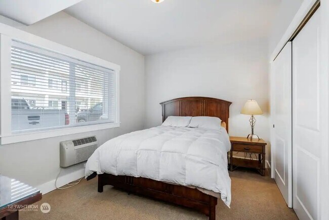 Foto del edificio - 23772 Crescent Bay Dr NW