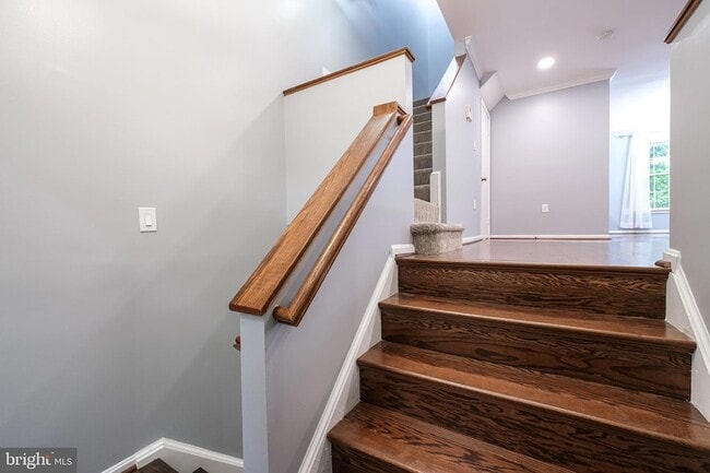 Building Photo - 3818 Vermont Ct