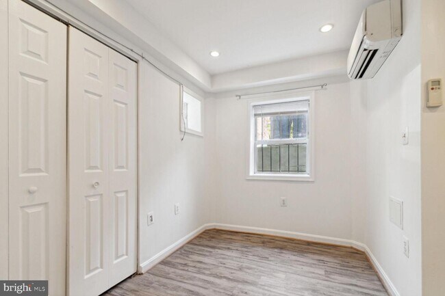Foto del edificio - 1704 V St NW