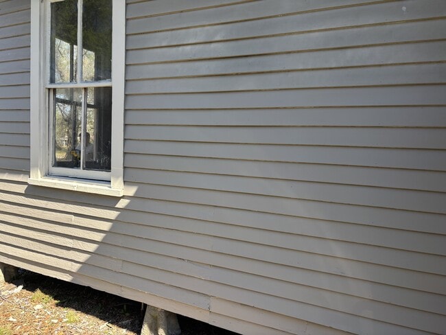 Building Photo - 423 Sampson St