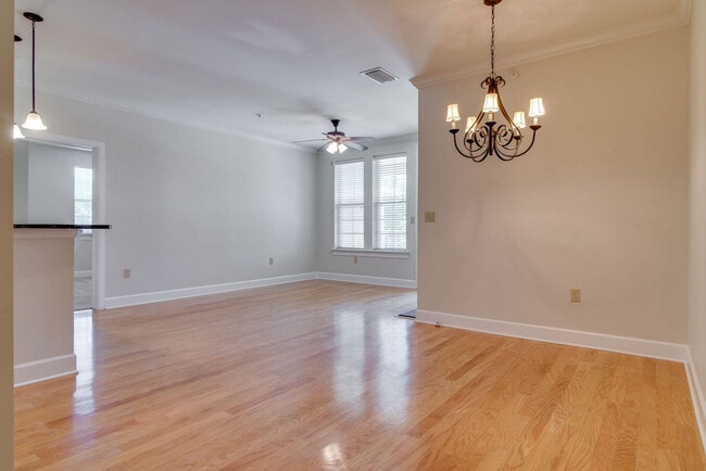 Foto del edificio - 309 Seven Springs Way