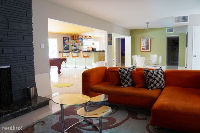 Building Photo - 3 br, 2 bath House - 880 E San Lorenzo Rd