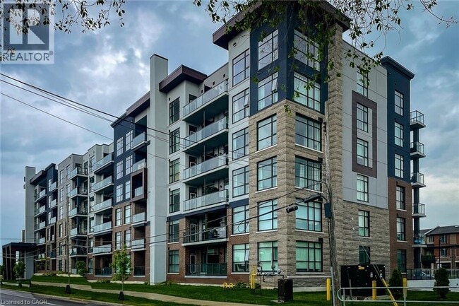 Photo du bâtiment - 600 N Service Rd