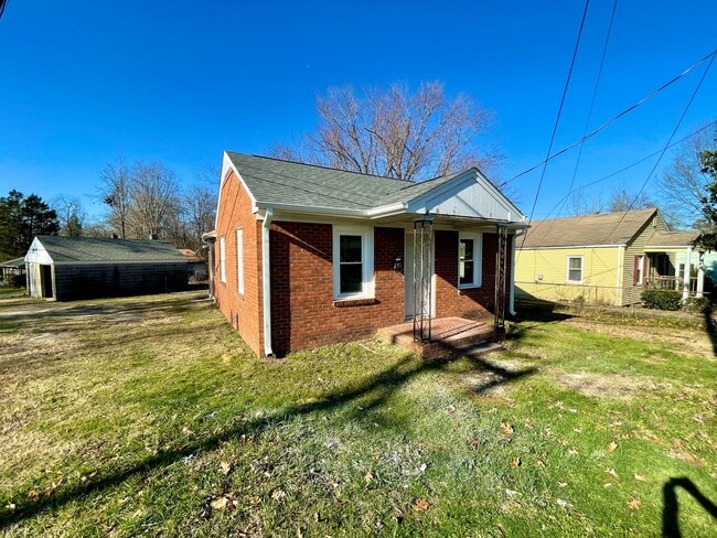 Foto del edificio - 3 Bedroom 1 Bathroom Home Located In Green...