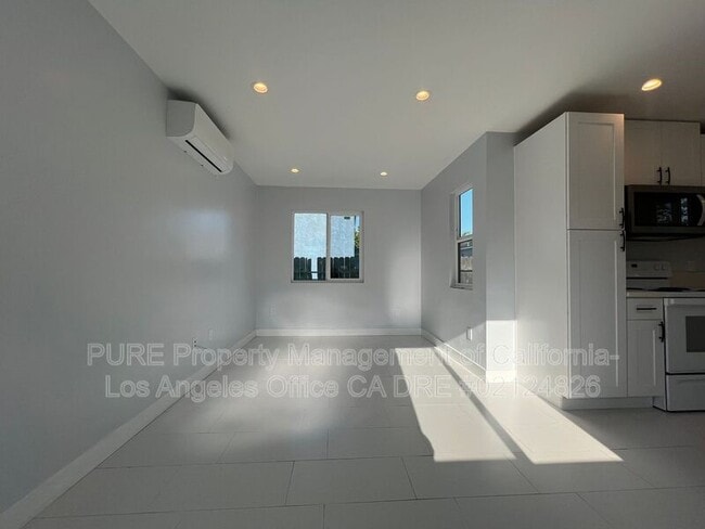 Building Photo - 2821 Knode St