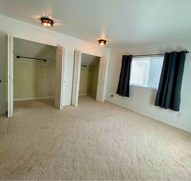 Foto del edificio - 200 Whispering Pine Pl