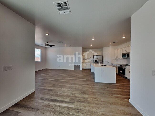 Building Photo - 13101 N Serenity Vly Dr