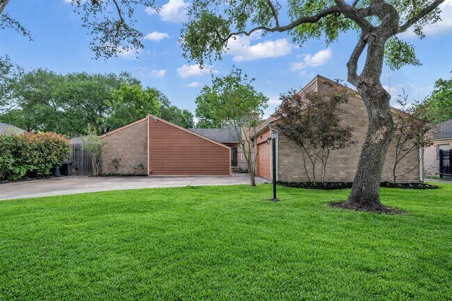 Building Photo - 8206 Debbie Gay Dr