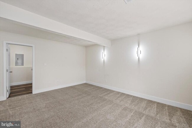 Building Photo - 10506 Circle 1 Dr