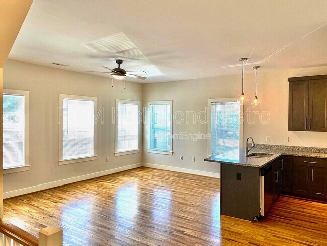 Foto del edificio - 311 W 13th St
