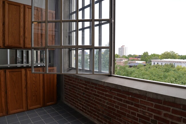Building Photo - Real Silk Lofts