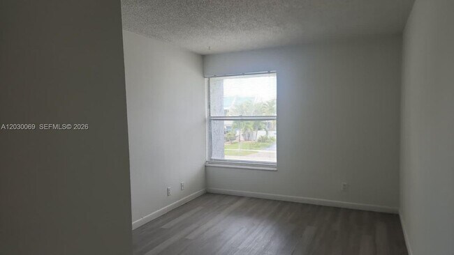 Foto del edificio - 1817 NW 58th Ave