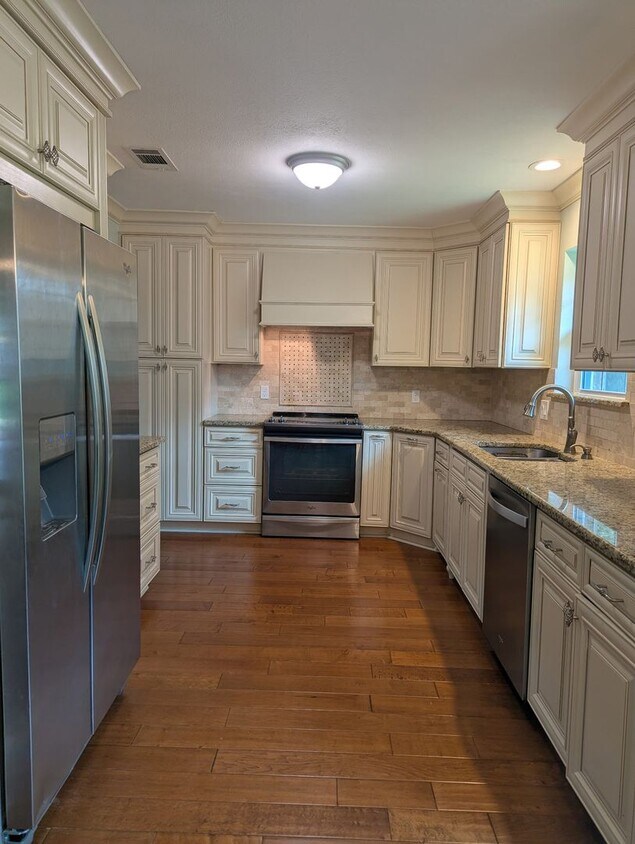 Building Photo - 9806 Hunters Run St