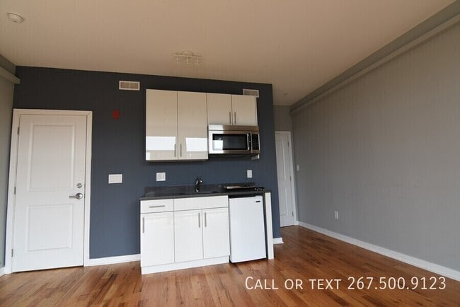 Building Photo - 533 Budd St