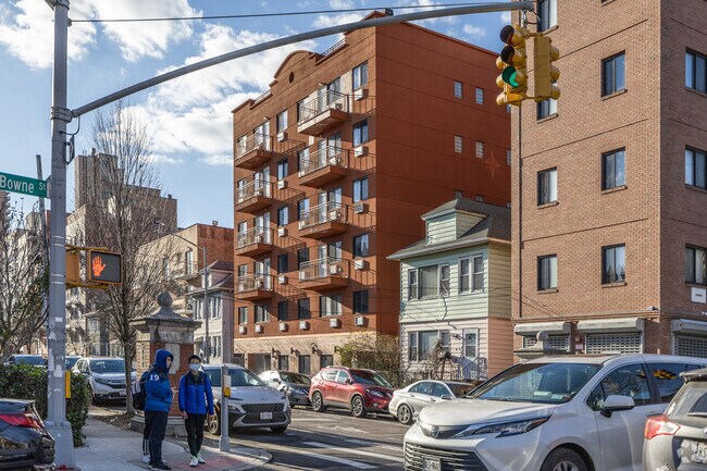 Building Photo - 142-15 Cherry Ave