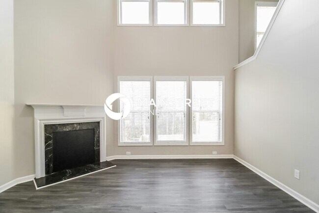 Building Photo - 6 Bedroom Pet-Friendly Home in Buford, GA with Main Street Renewal