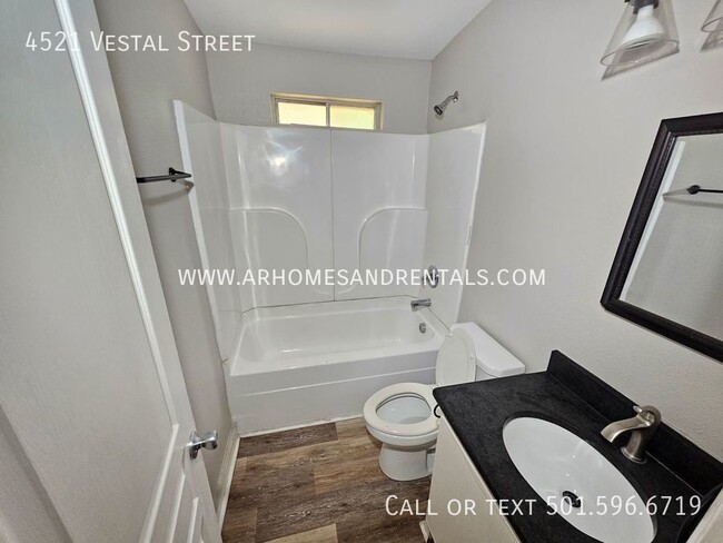 Building Photo - 4521 Vestal St