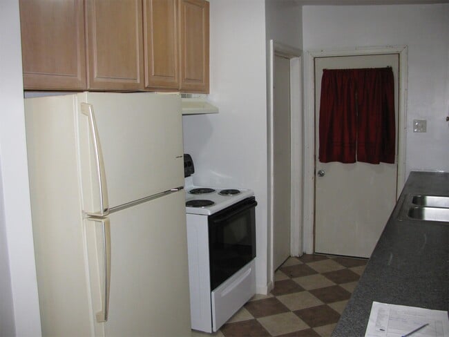 Building Photo - 25 Leichner Dr