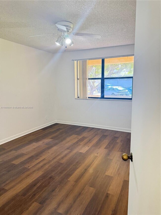 Building Photo - 8100 Geneva Ct