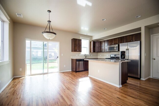 Foto del edificio - Spacious 3 Bedroom Single-Family Home with Modern Features