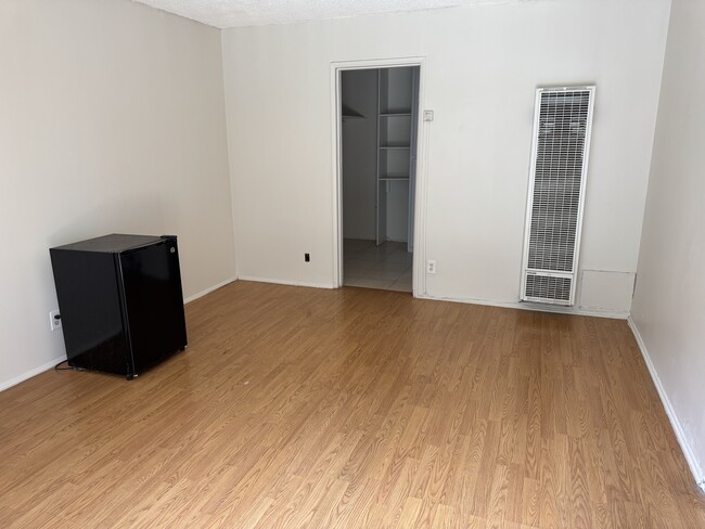 Building Photo - 14534 Saticoy St