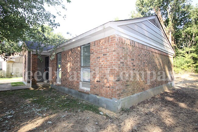 Building Photo - 3067 Claudine Cove