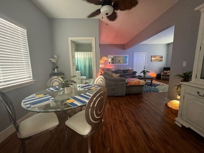 Building Photo - Quiet Kaneohe Single Family home w/Beautif...