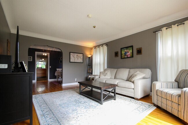 Building Photo - 5725 Standish Ave S